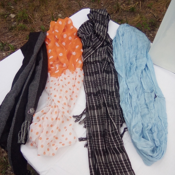 Scarfs - Picture 1 of 1